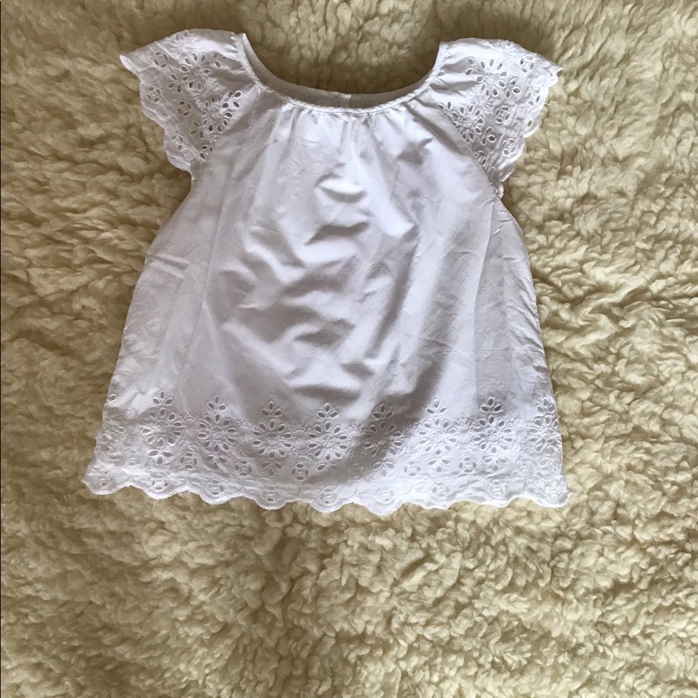 Gap white top